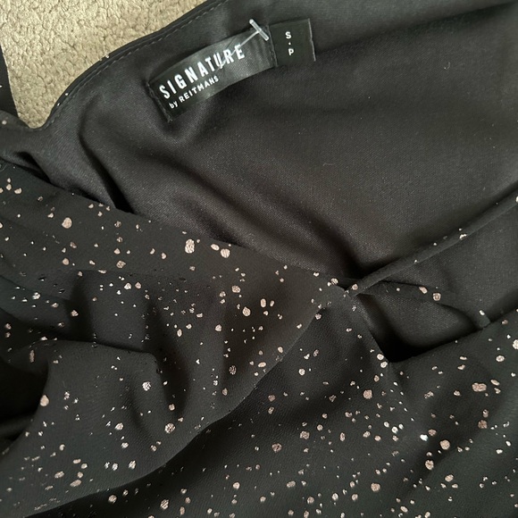 Gold accent dress - Picture 2 of 4